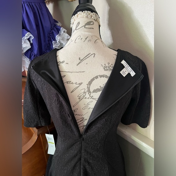 London Style Collection Black
Knit Dress Size 4 NWT 72.00 - Picture 5 of 5